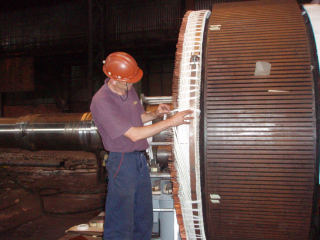 Rewinding of the rotor of a Pilger heavy duty DC electric motor of 1500kW, 700V, with the weight of the motor with the flywheel amounting to 75 tons