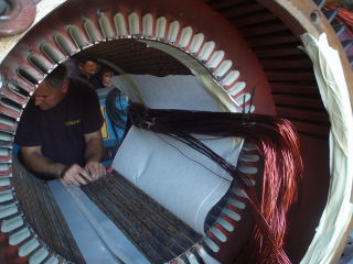 Manutenzione e avvolgimento della bobina dello statore del aerogeneratore di 800 kW, 690V